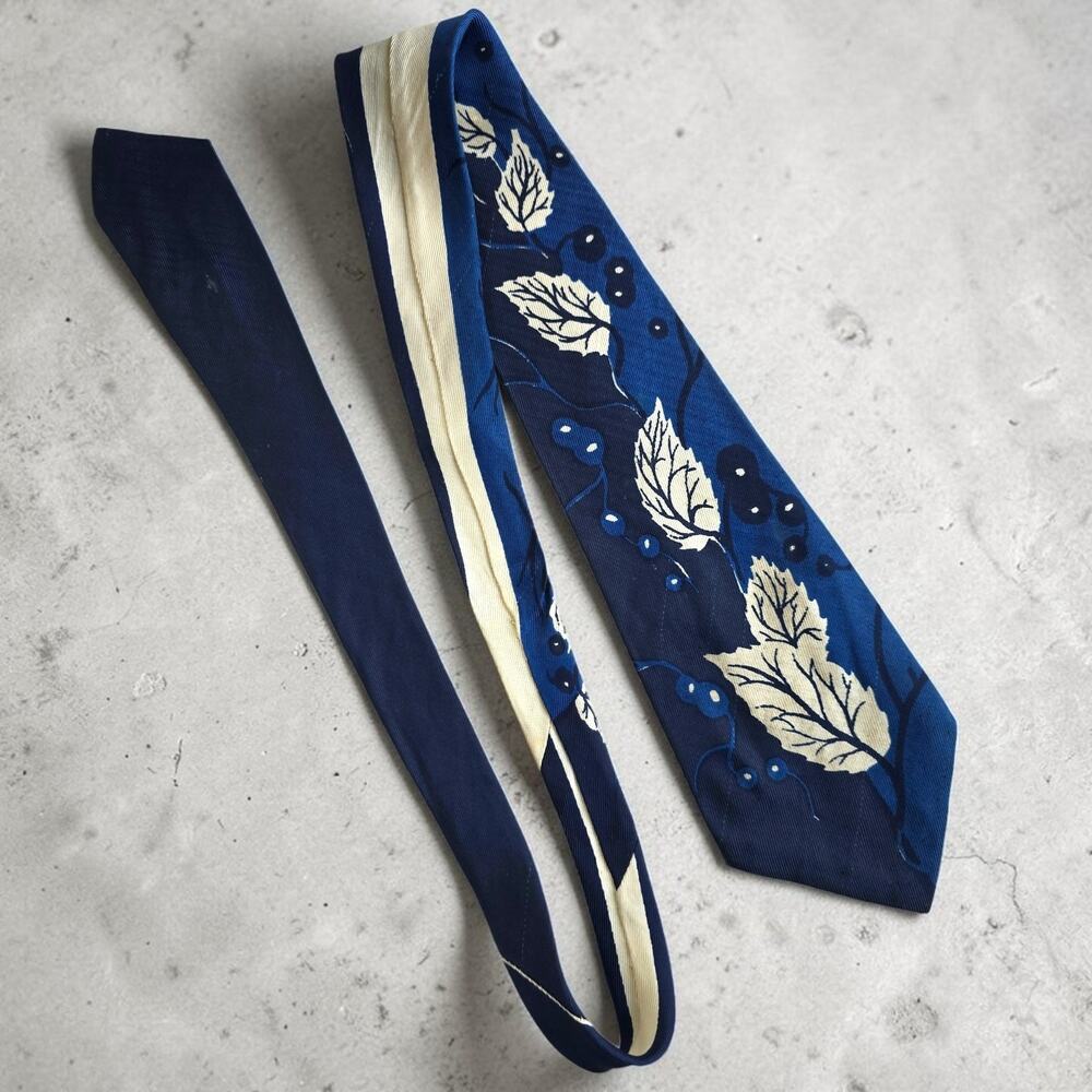VTG 30s 1940s Winthrop Rayon Tie Blue Cream Leaf Berry Botanical Swing Era Short